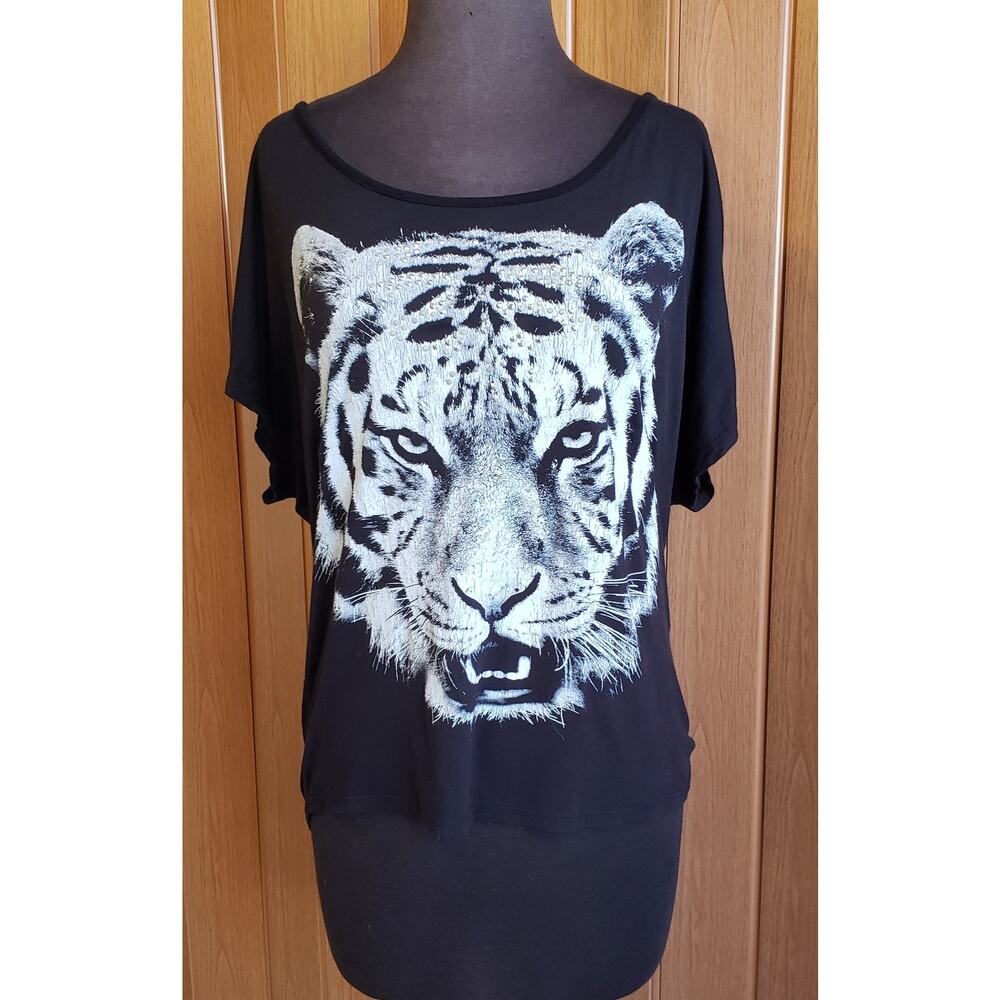 Love J size large black & white tiger T-shirt